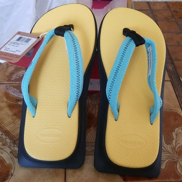 NWT HAVAIANAS flip flops - Picture 10 of 13